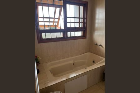 Casa à venda com 340m², 4 quartos e 3 vagas Casa à venda com 340m², 4 quartos e 3 vagasBanheiro