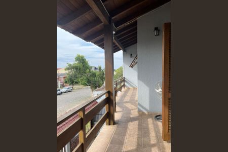 Casa à venda com 340m², 4 quartos e 3 vagas Casa à venda com 340m², 4 quartos e 3 vagasVaranda