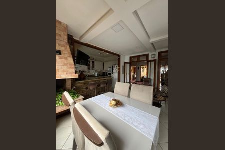 Casa à venda com 340m², 4 quartos e 3 vagas Casa à venda com 340m², 4 quartos e 3 vagasSala de jantar