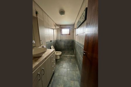 Casa à venda com 340m², 4 quartos e 3 vagas Casa à venda com 340m², 4 quartos e 3 vagasBanheiro