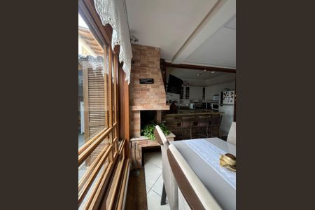 Casa à venda com 340m², 4 quartos e 3 vagas Casa à venda com 340m², 4 quartos e 3 vagasSala de jantar