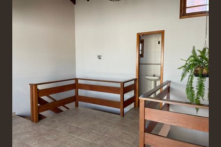 Casa à venda com 340m², 4 quartos e 3 vagas Casa à venda com 340m², 4 quartos e 3 vagasVaranda