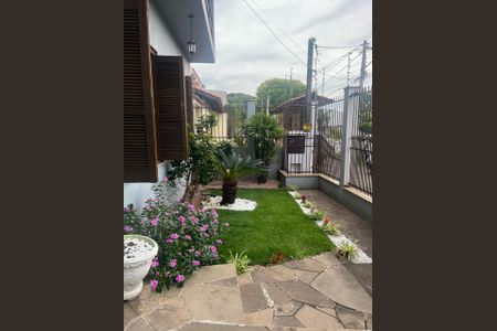 Casa à venda com 340m², 4 quartos e 3 vagas Casa à venda com 340m², 4 quartos e 3 vagasÁrea externa