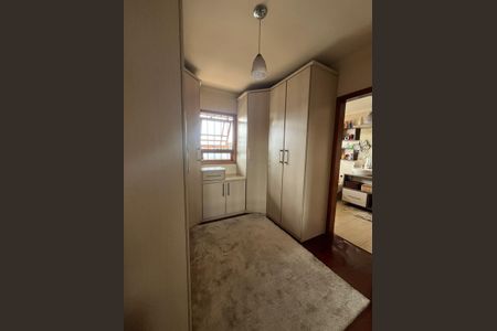 Casa à venda com 340m², 4 quartos e 3 vagas Casa à venda com 340m², 4 quartos e 3 vagasQuarto