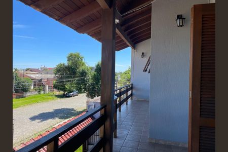 Casa à venda com 340m², 4 quartos e 3 vagas Casa à venda com 340m², 4 quartos e 3 vagasVaranda