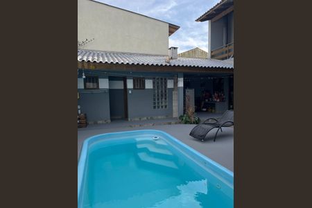 Casa à venda com 340m², 4 quartos e 3 vagas Casa à venda com 340m², 4 quartos e 3 vagasÁrea externa