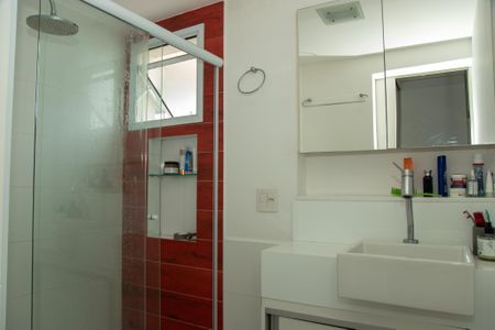 Apartamento à venda com 117m², 2 quartos e 2 vagasBanheiro da Suíte