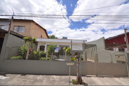 Casa à venda com 230m², 3 quartos e 2 vagasFachada