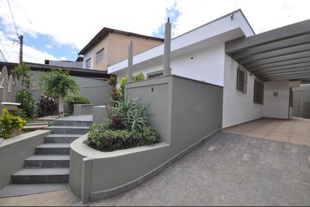 Casa à venda com 230m², 3 quartos e 2 vagasGaragem