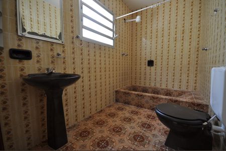 Casa à venda com 230m², 3 quartos e 2 vagasBanheiro da Suíte