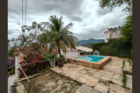 Casa para alugar com 220m², 4 quartos e 1 vagaPiscina