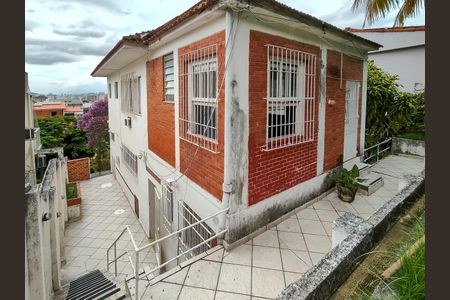 Casa para alugar com 220m², 4 quartos e 1 vagaFachada
