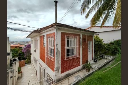 Casa para alugar com 220m², 4 quartos e 1 vagaFachada