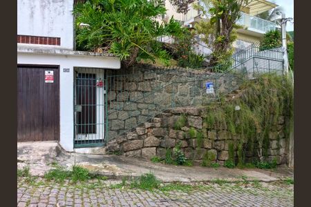 Casa para alugar com 220m², 4 quartos e 1 vagaFachada