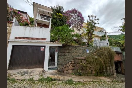 Casa para alugar com 220m², 4 quartos e 1 vagaFachada