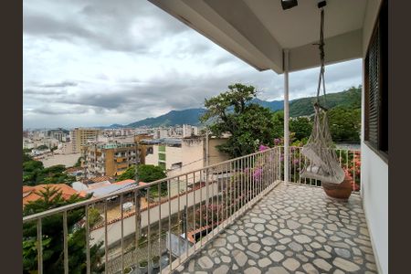 Varanda de casa para alugar com 4 quartos, 220m² em Grajaú, Rio de Janeiro