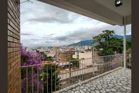 Casa para alugar com 220m², 4 quartos e 1 vagaVaranda