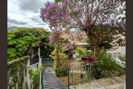 Casa para alugar com 220m², 4 quartos e 1 vagaFachada