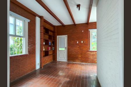 Casa para alugar com 220m², 4 quartos e 1 vagaSuíte