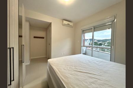 Suíte  de apartamento para alugar com 2 quartos, 65m² em Córrego Grande, Florianópolis