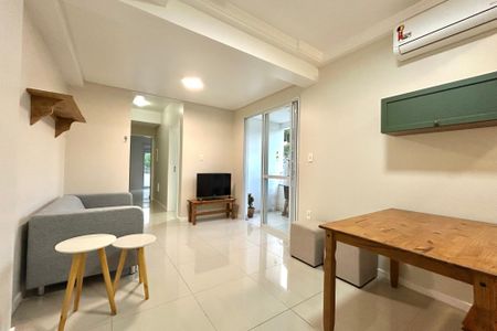 Sala de apartamento para alugar com 2 quartos, 65m² em Córrego Grande, Florianópolis