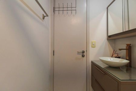 Apartamento à venda com 85m², 2 quartos e 2 vagasBanheiro da Suíte