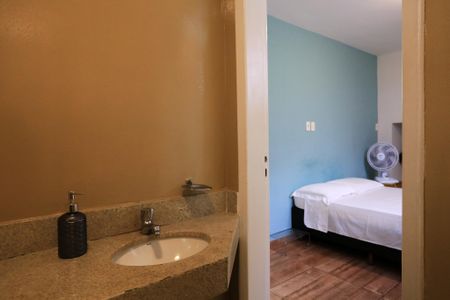 Banheiro da Suíte de casa para alugar com 1 quarto, 50m² em Santa Tereza, Belo Horizonte