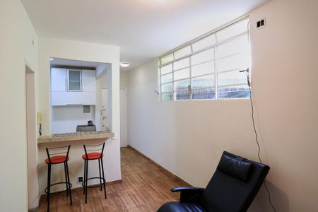 Sala de casa para alugar com 1 quarto, 50m² em Santa Tereza, Belo Horizonte