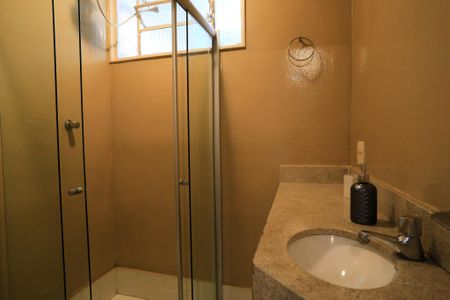 Banheiro da Suíte de casa para alugar com 1 quarto, 50m² em Santa Tereza, Belo Horizonte