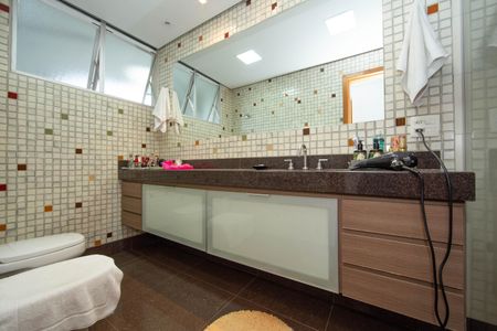 Apartamento à venda com 135m², 3 quartos e 1 vagaBanheiro da Suíte