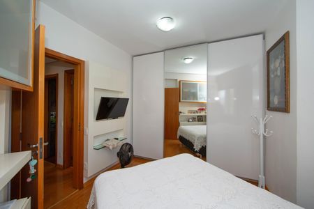 Apartamento à venda com 135m², 3 quartos e 1 vagaQuarto 2