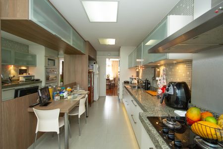 Apartamento à venda com 135m², 3 quartos e 1 vagaCozinha