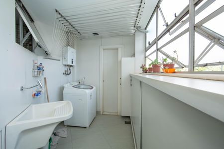 Apartamento à venda com 135m², 3 quartos e 1 vagaÁrea de serviço