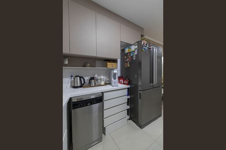 Sala e Cozinha de casa de condomínio à venda com 2 quartos, 72m² em Vila Araguaia, São Paulo