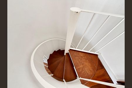 Apartamento à venda com 150m², 2 quartos e 1 vagaEscada