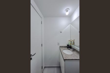 Banheiro de kitnet/studio para alugar com 1 quarto, 24m² em Sé, São Paulo