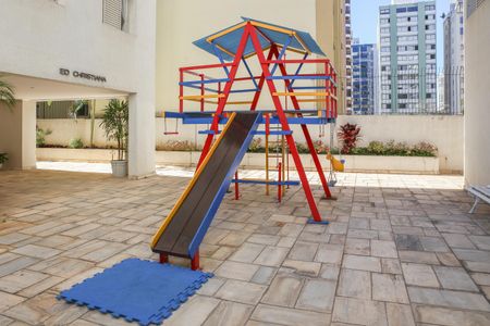 Apartamento à venda com 68m², 2 quartos e 1 vaga Apartamento à venda com 68m², 2 quartos e 1 vagaÁrea comum - Playground