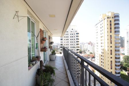 Apartamento para alugar com 147m², 3 quartos e 2 vagasVaranda