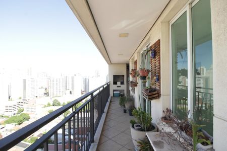 Apartamento para alugar com 147m², 3 quartos e 2 vagasVaranda