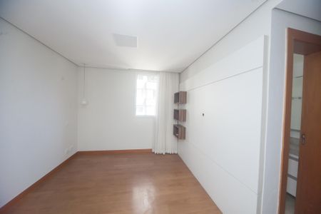 Apartamento para alugar com 110m², 3 quartos e 2 vagas Apartamento para alugar com 110m², 3 quartos e 2 vagasSuíte