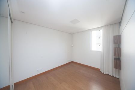 Apartamento para alugar com 110m², 3 quartos e 2 vagas Apartamento para alugar com 110m², 3 quartos e 2 vagasSuíte