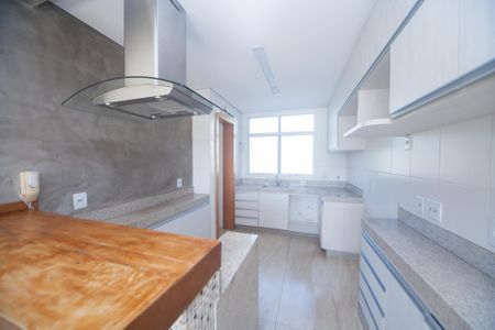 Apartamento para alugar com 110m², 3 quartos e 2 vagas Apartamento para alugar com 110m², 3 quartos e 2 vagasCozinha