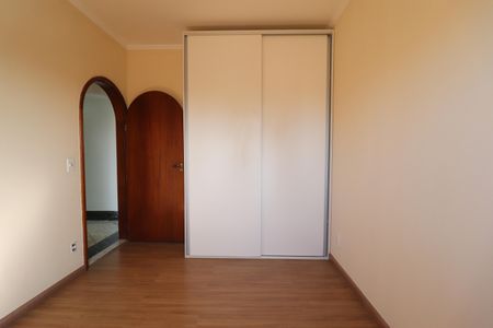 Apartamento à venda com 130m², 3 quartos e 2 vagasQuarto 
