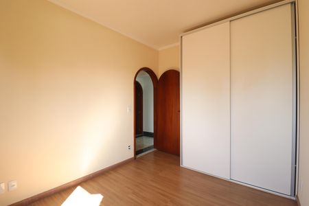 Apartamento à venda com 130m², 3 quartos e 2 vagasQuarto 