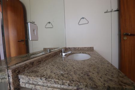 Apartamento à venda com 130m², 3 quartos e 2 vagasBanheiro da Suíte