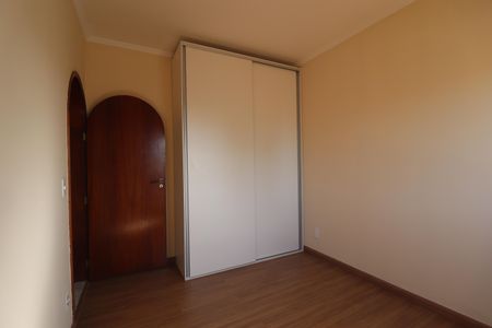 Apartamento à venda com 130m², 3 quartos e 2 vagasQuarto 