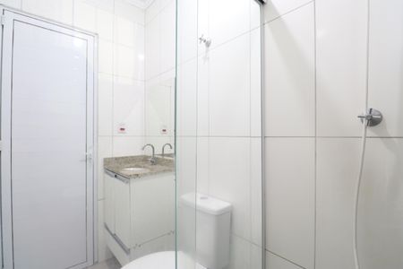 Banheiro de apartamento para alugar com 1 quarto, 28m² em Vila Anastácio, São Paulo