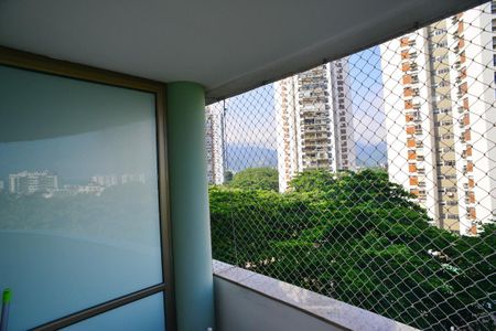 Apartamento à venda com 40m², 1 quarto e 1 vaga Apartamento à venda com 40m², 1 quarto e 1 vagaVaranda