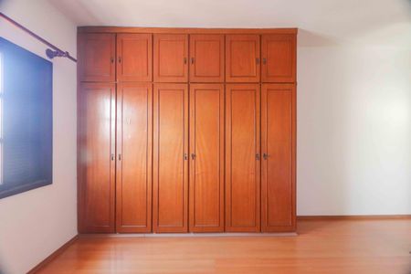 Casa à venda com 185m², 4 quartos e 2 vagasSuíte