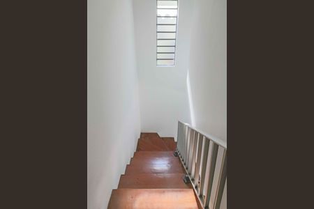 Casa à venda com 185m², 4 quartos e 2 vagasEscadas